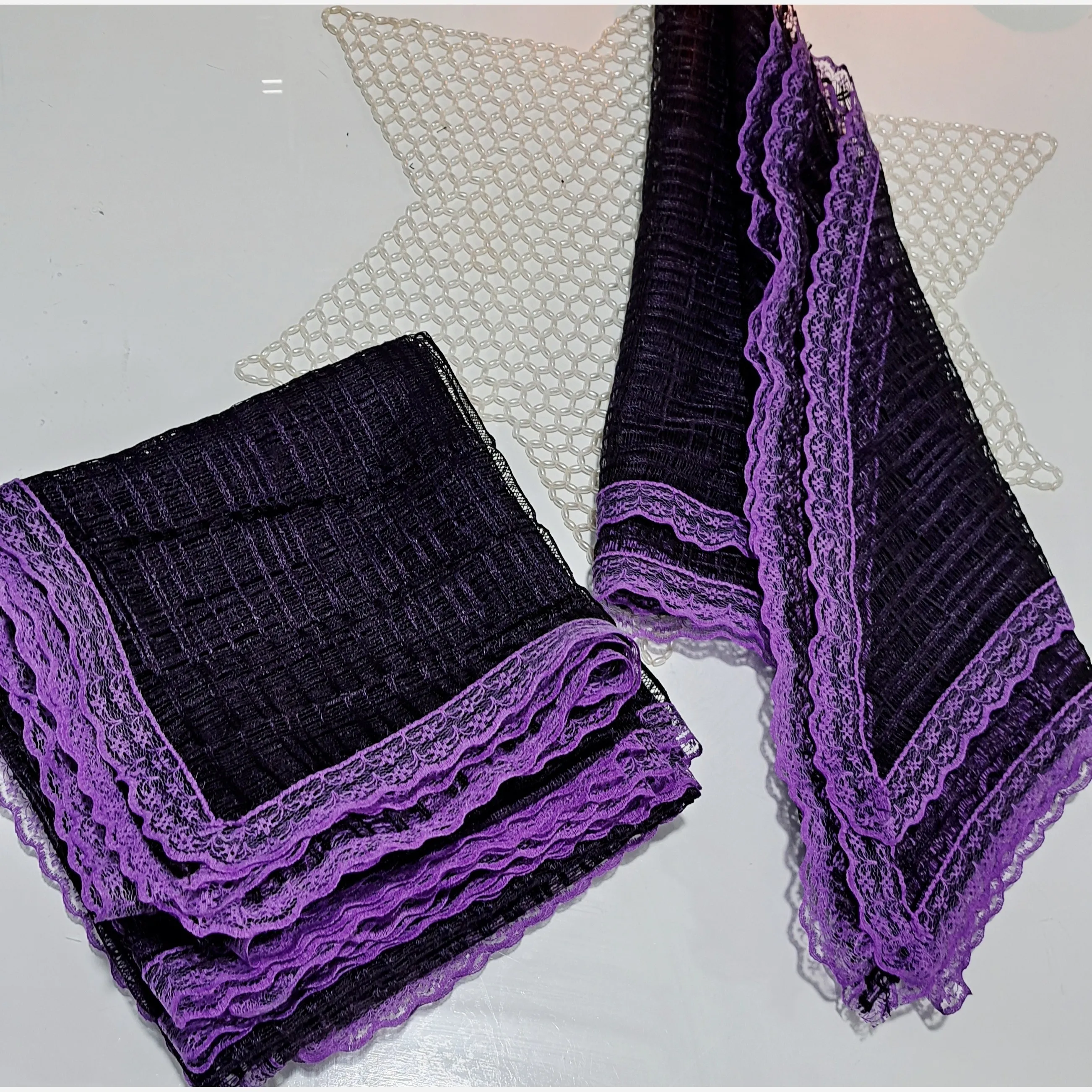 مینی اسکارف چهارگوش بادمجونی گیپور لطیف ابعاد 70 در 70 سانتی متر