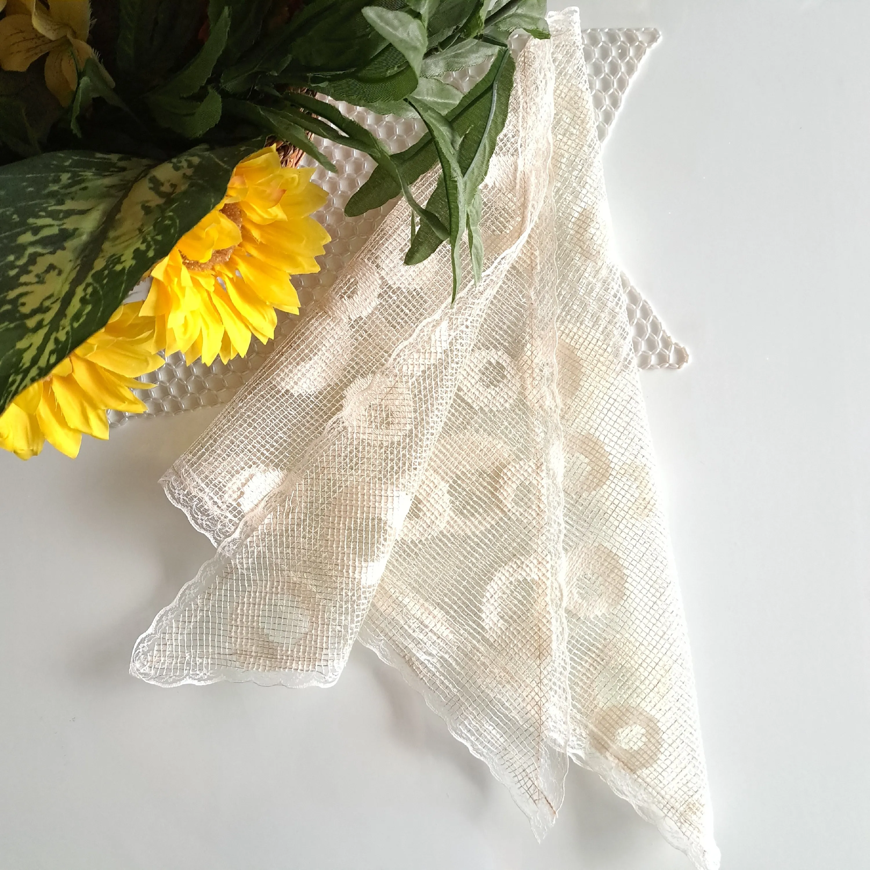 مینی اسکارف گیپور لمه دار رنگ شیره ای