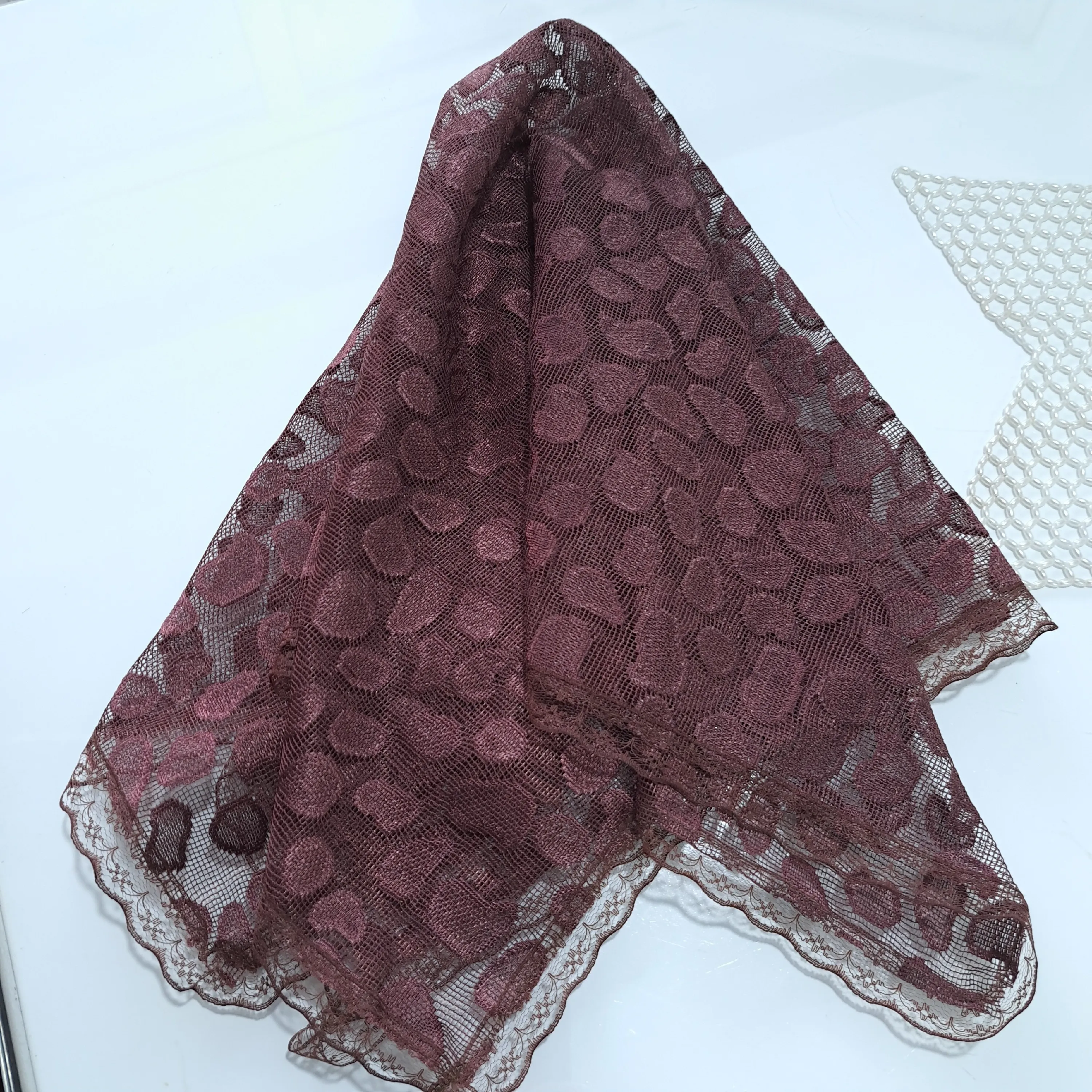 مینی اسکارف گیپور طرح سنگی ابعاد 70 در 70 سانتی متر