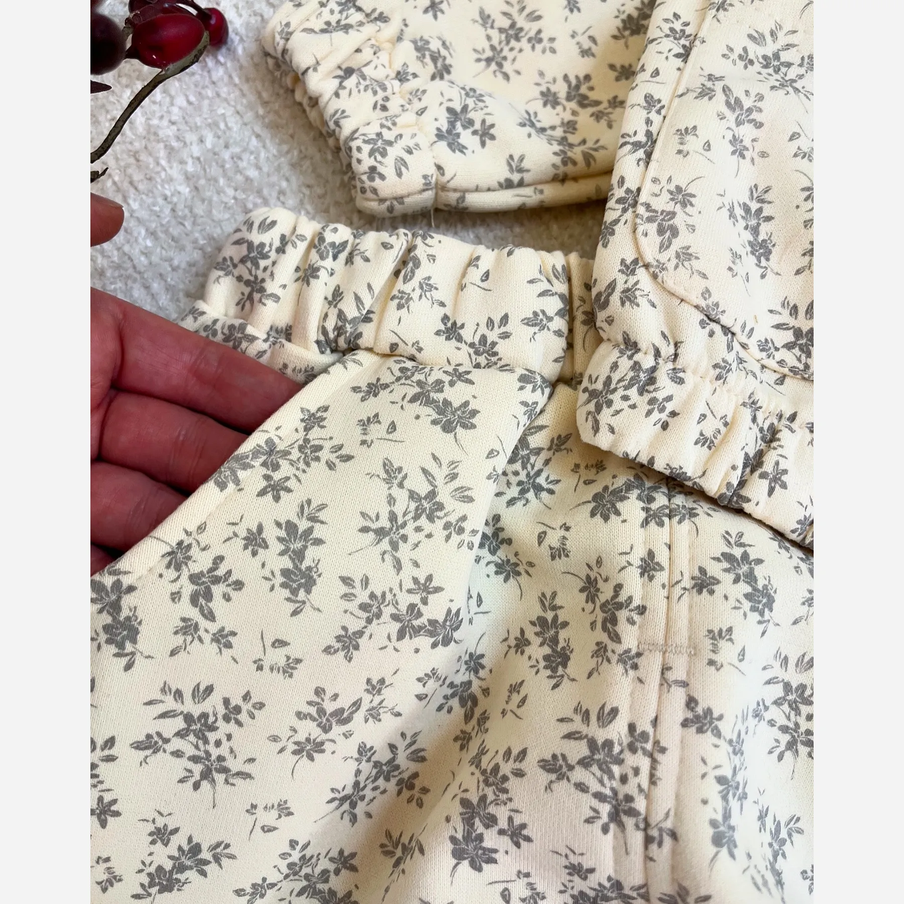 ست سویشرت و شلوار دخترانه دورس وارداتی مناسب 1.5 تا 6 سال