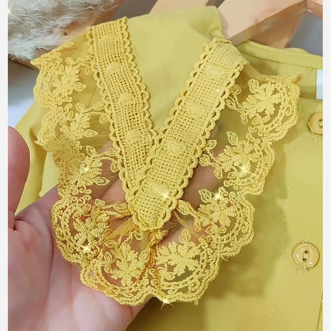 شومیز مجلسی دخترانه کتان نخ یقه گیپور وارداتی سایز 3 تا 8 سال