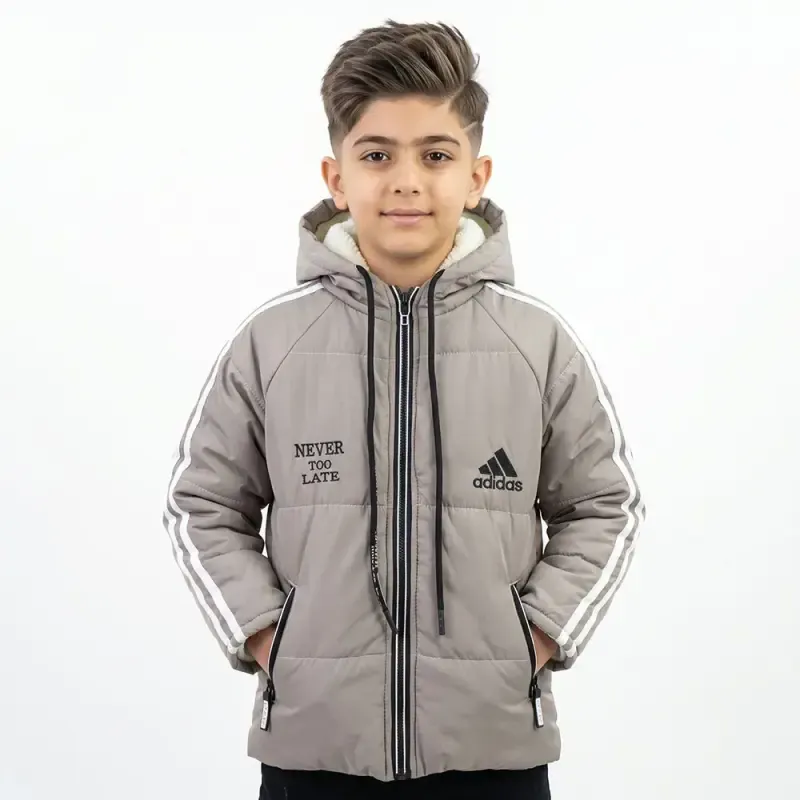 کاپشن پسرانه ADIDAS شمعی رنگ خاکی مناسب پاییز و زمستان